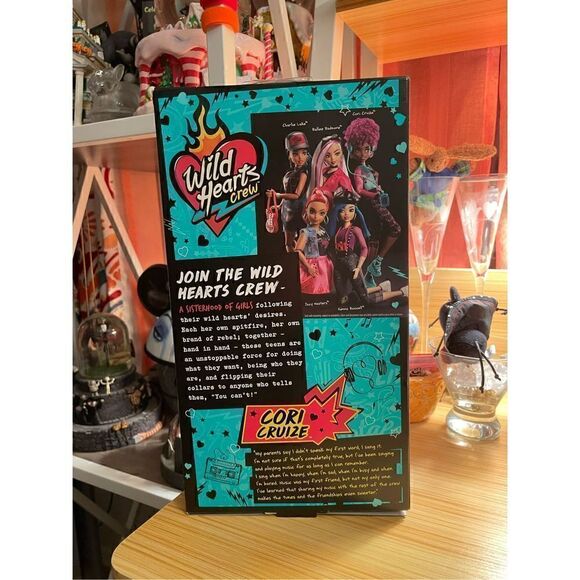 Wild Hearts Crew - Cori Cruize Walkman Doll - Picture 3 of 9